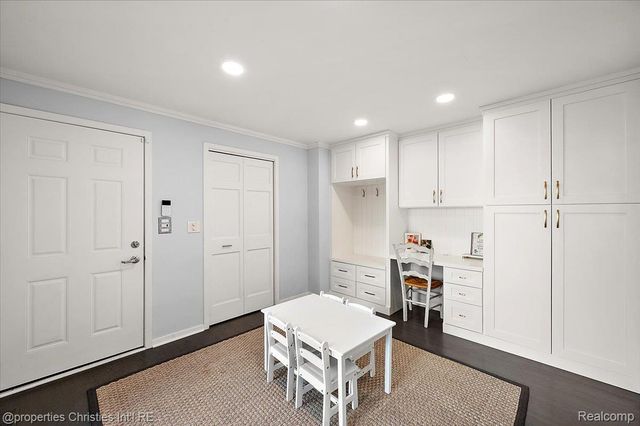 180 Pilgrim Avenue, Birmingham, MI 48009