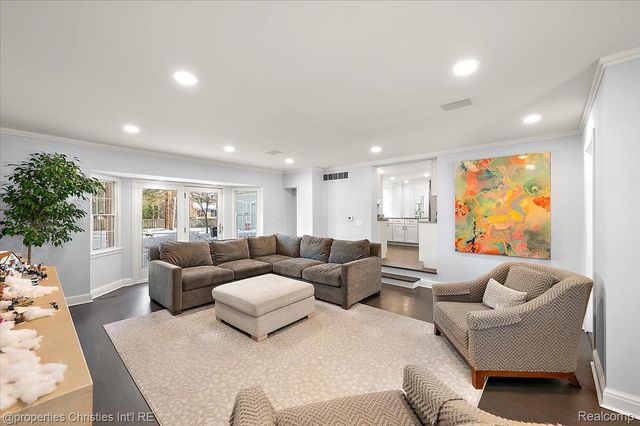 180 Pilgrim Avenue, Birmingham, MI 48009