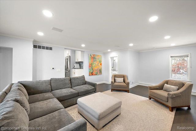 180 Pilgrim Avenue, Birmingham, MI 48009