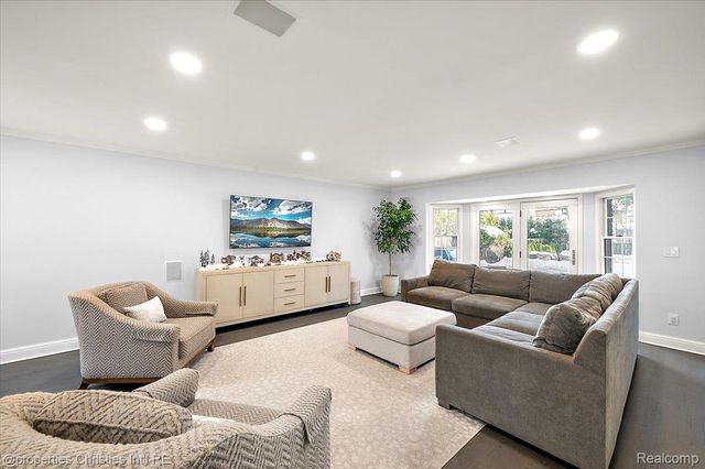 180 Pilgrim Avenue, Birmingham, MI 48009