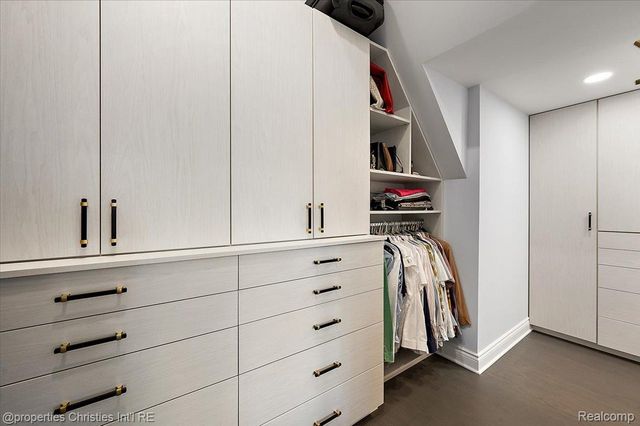 180 Pilgrim Avenue, Birmingham, MI 48009