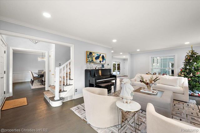 180 Pilgrim Avenue, Birmingham, MI 48009