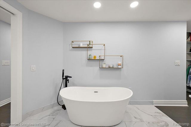 180 Pilgrim Avenue, Birmingham, MI 48009