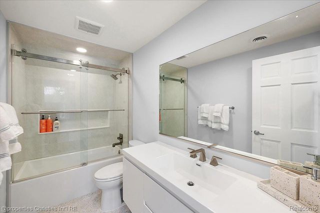 180 Pilgrim Avenue, Birmingham, MI 48009