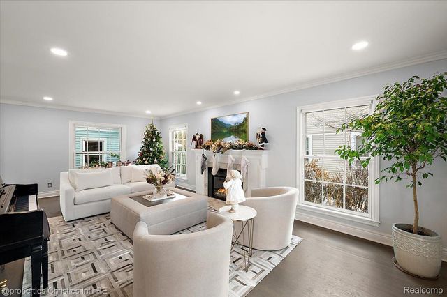 180 Pilgrim Avenue, Birmingham, MI 48009