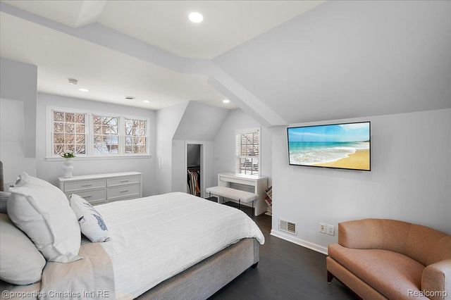 180 Pilgrim Avenue, Birmingham, MI 48009