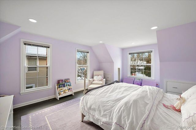 180 Pilgrim Avenue, Birmingham, MI 48009