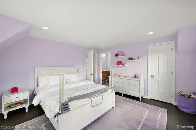 180 Pilgrim Avenue, Birmingham, MI 48009