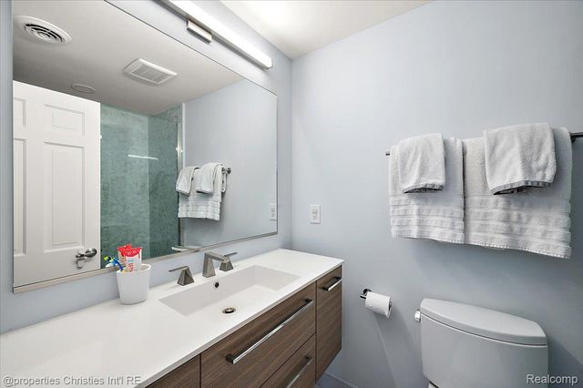 180 Pilgrim Avenue, Birmingham, MI 48009