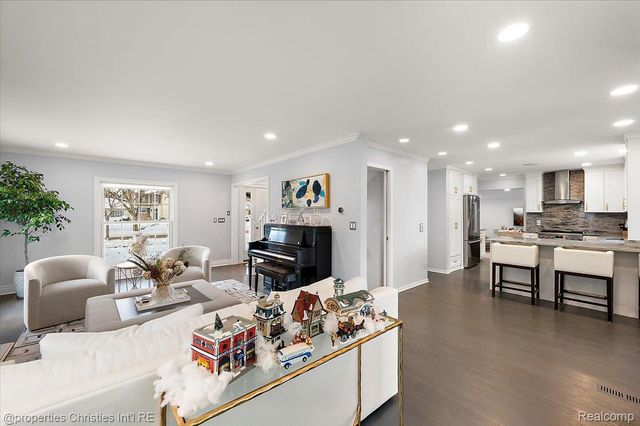 180 Pilgrim Avenue, Birmingham, MI 48009