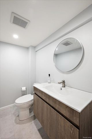 180 Pilgrim Avenue, Birmingham, MI 48009