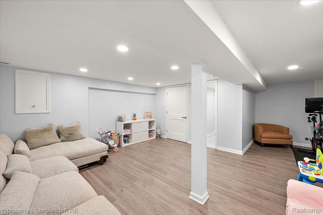 180 Pilgrim Avenue, Birmingham, MI 48009