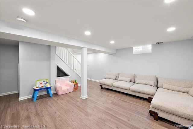 180 Pilgrim Avenue, Birmingham, MI 48009