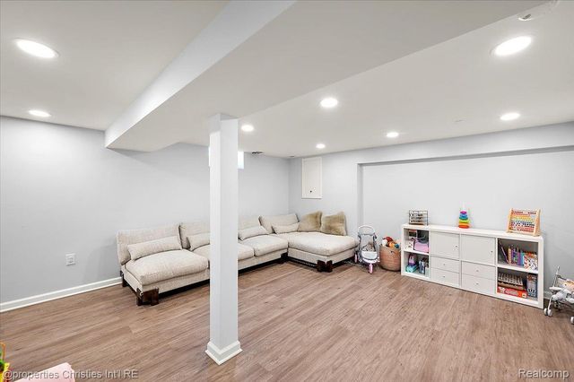 180 Pilgrim Avenue, Birmingham, MI 48009