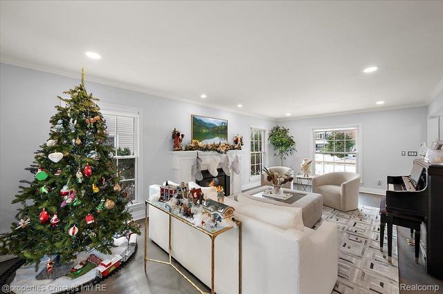 180 Pilgrim Avenue, Birmingham, MI 48009