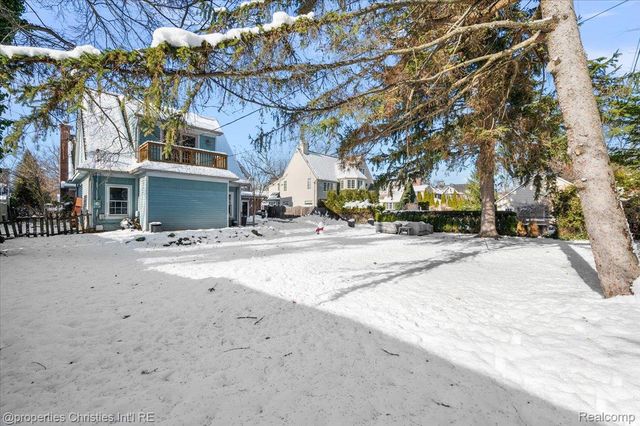 180 Pilgrim Avenue, Birmingham, MI 48009