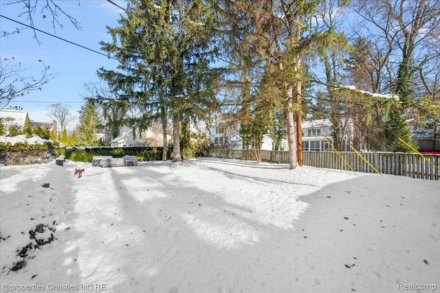 180 Pilgrim Avenue, Birmingham, MI 48009