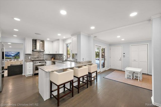 180 Pilgrim Avenue, Birmingham, MI 48009