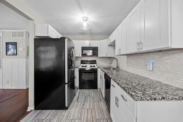 3829 Byers Avenue, Fort Worth, TX 76107