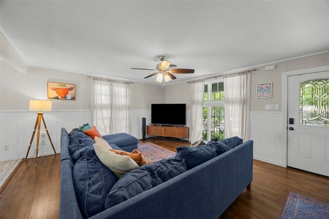 3829 Byers Avenue, Fort Worth, TX 76107