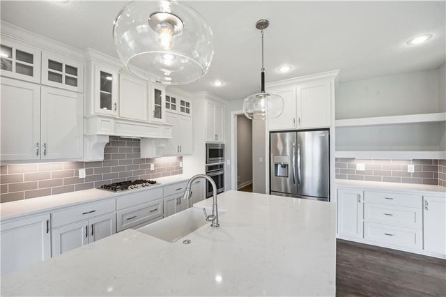 10702 W 171st Terrace, Overland Park, KS 66221