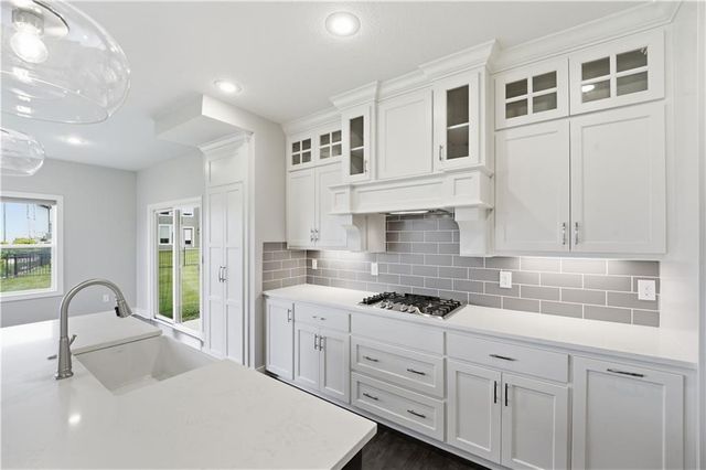 10702 W 171st Terrace, Overland Park, KS 66221