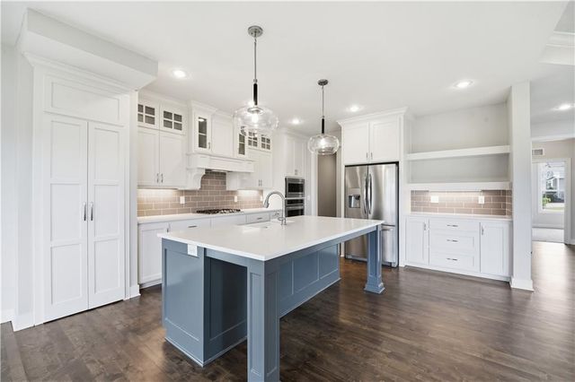10702 W 171st Terrace, Overland Park, KS 66221