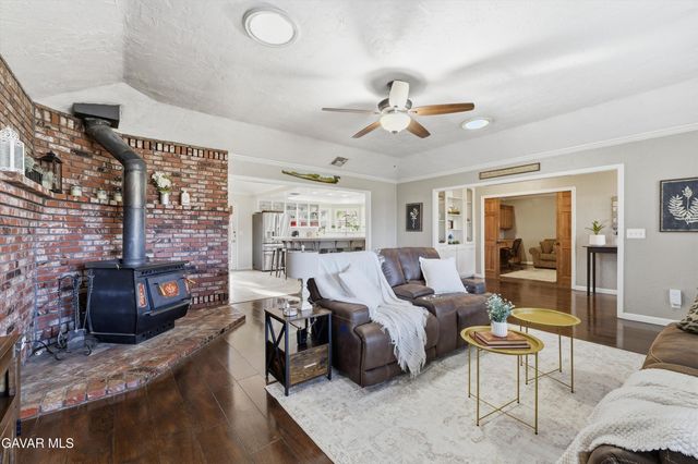 20901 Oak Glen Avenue, Tehachapi, CA 93561