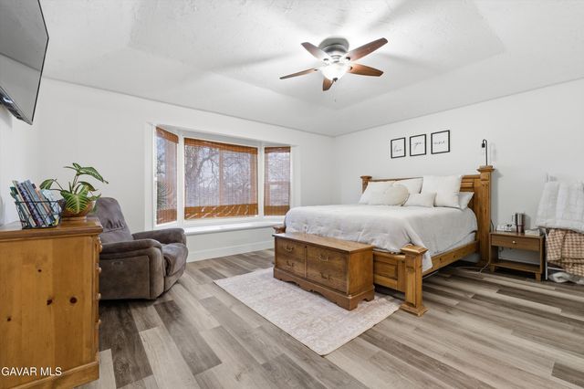 20901 Oak Glen Avenue, Tehachapi, CA 93561