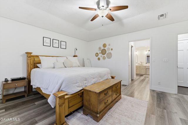 20901 Oak Glen Avenue, Tehachapi, CA 93561