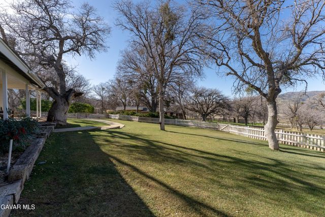 20901 Oak Glen Avenue, Tehachapi, CA 93561