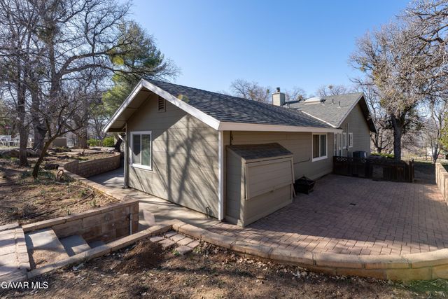 20901 Oak Glen Avenue, Tehachapi, CA 93561