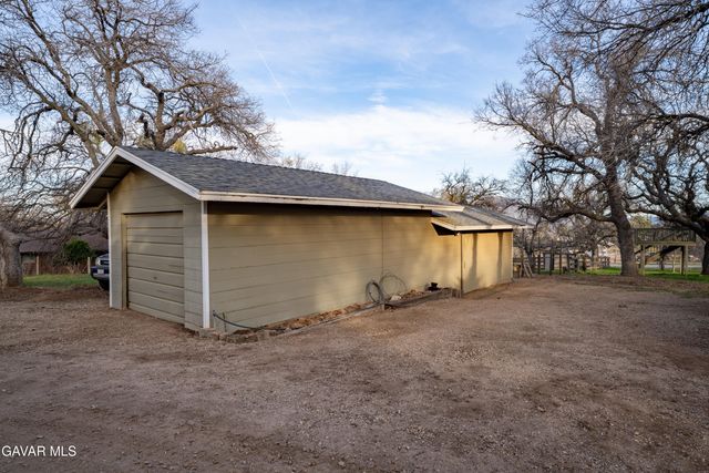 20901 Oak Glen Avenue, Tehachapi, CA 93561