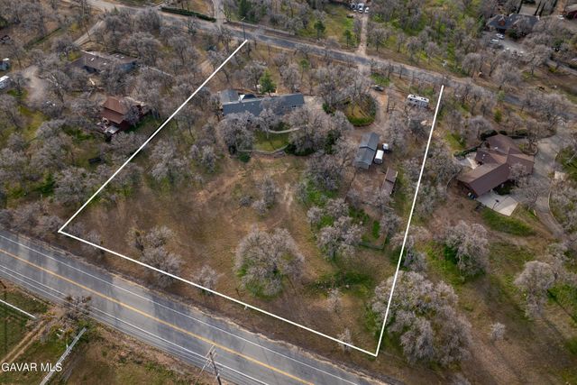 20901 Oak Glen Avenue, Tehachapi, CA 93561