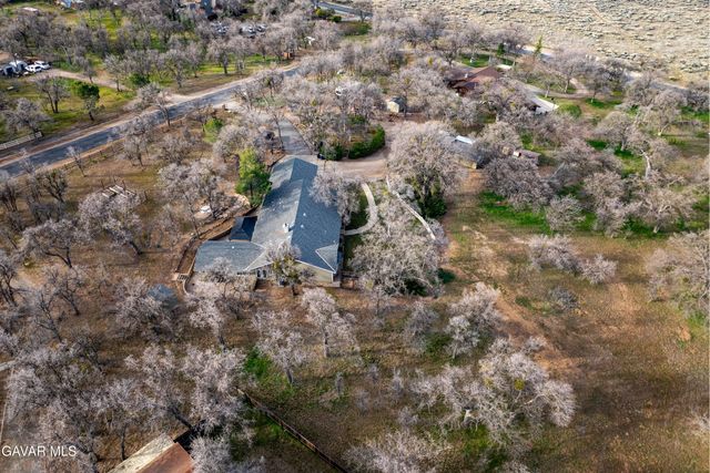 20901 Oak Glen Avenue, Tehachapi, CA 93561