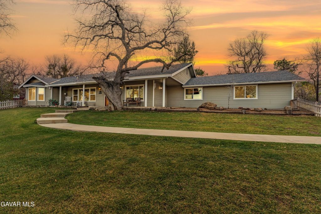20901 Oak Glen Avenue, Tehachapi, CA 93561