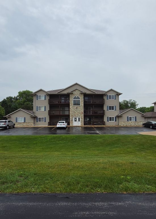109 E Price Street 301, Eldridge, IA 52748