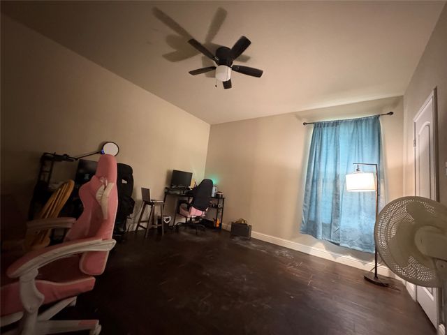 433 Sabine Avenue, Cleburne, TX 76031