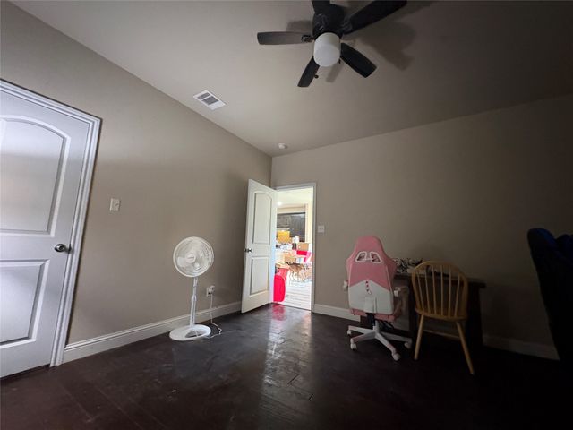 433 Sabine Avenue, Cleburne, TX 76031