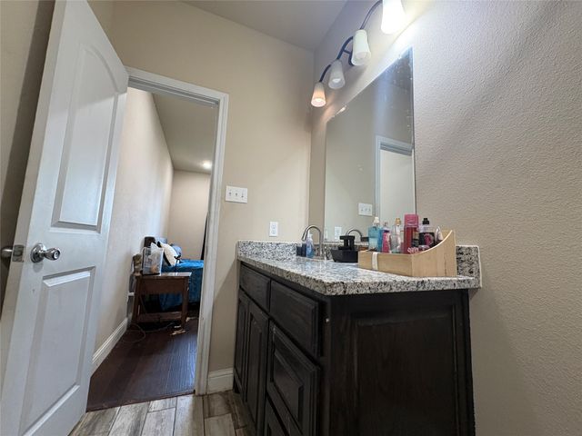 433 Sabine Avenue, Cleburne, TX 76031