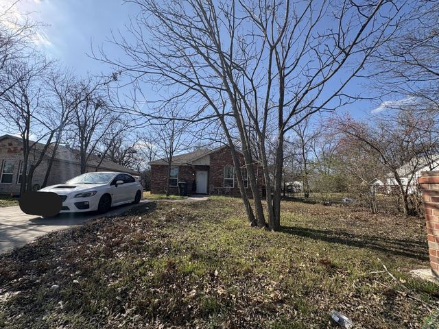 433 Sabine Avenue, Cleburne, TX 76031