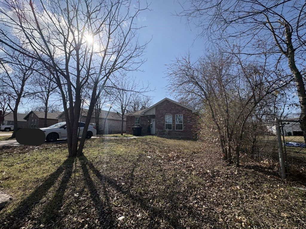 433 Sabine Avenue, Cleburne, TX 76031