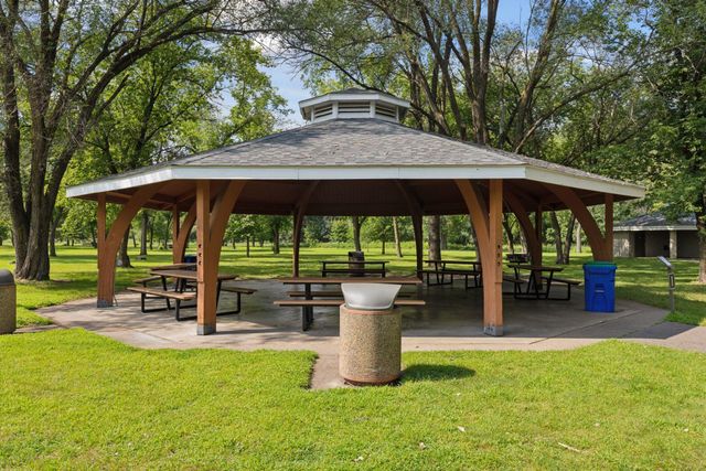 1458 97th Avenue NW, Coon Rapids, MN 55433