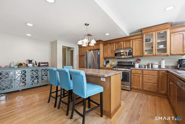 37 Stoneham Drive, West Hartford, CT 06117