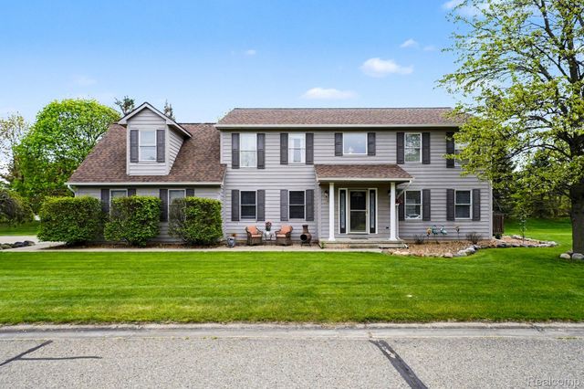 9270 Anacapa Bay Drive, Hamburg Township, MI 48169