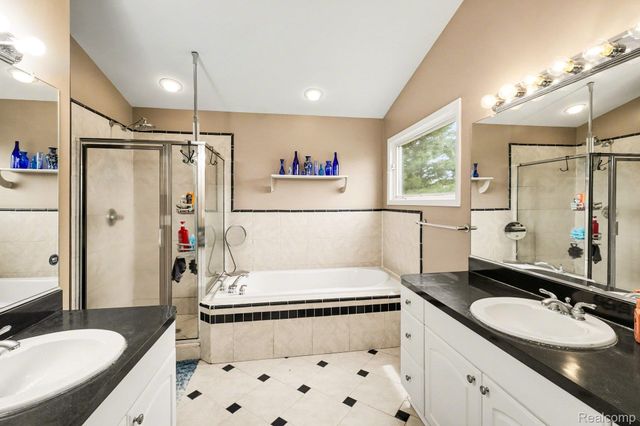 9270 Anacapa Bay Drive, Hamburg Township, MI 48169