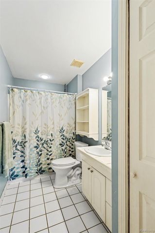 9270 Anacapa Bay Drive, Hamburg Township, MI 48169