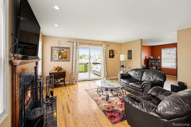 9270 Anacapa Bay Drive, Hamburg Township, MI 48169
