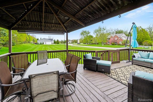 9270 Anacapa Bay Drive, Hamburg Township, MI 48169