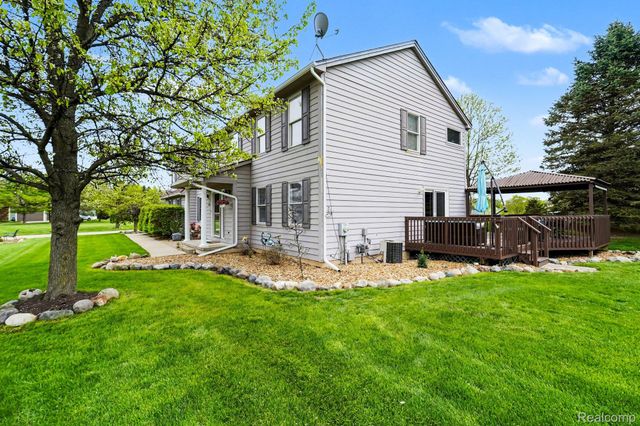 9270 Anacapa Bay Drive, Hamburg Township, MI 48169